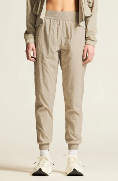 Craft Join Wind Joggers In Brown