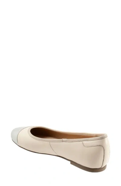 Trotters Clara Cap Toe Flat In White