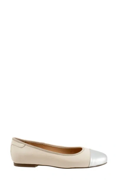 Trotters Clara Cap Toe Flat In White