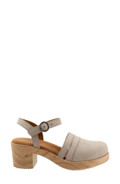 Softwalk ® Fillmore Ankle Strap Platform Clog