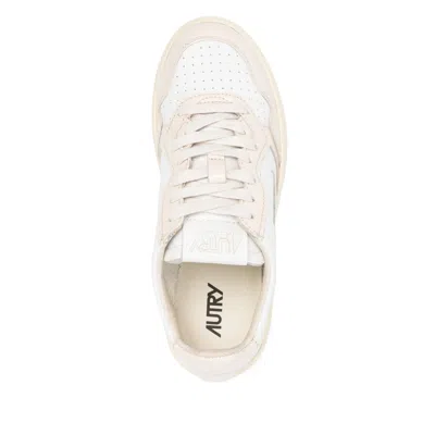 Autry Medalist Low Top Sneakers In White