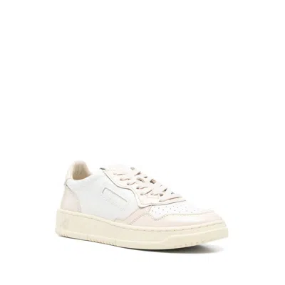 Autry Medalist Low Top Sneakers In White