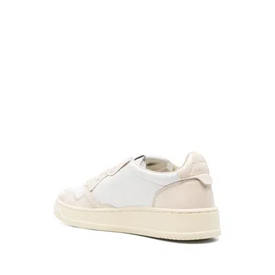 Autry Medalist Low Top Sneakers In White