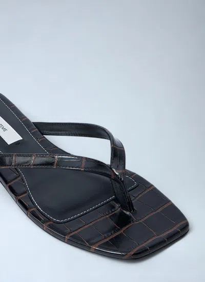 Totême Toteme Leather Thong Sandals In Black