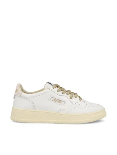 Autry Medalist Low Sneakers In White Leather And Suede Heel Tab In White