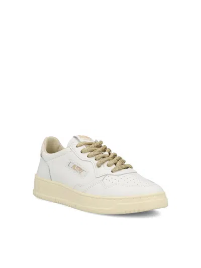 Autry Medalist Low Sneakers In White Leather And Suede Heel Tab In White