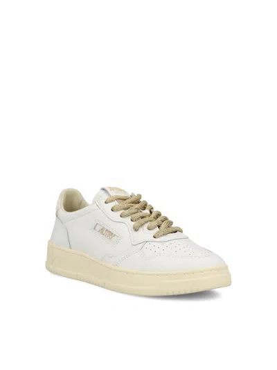 Autry Medalist Low Sneakers In White Leather And Suede Heel Tab In White