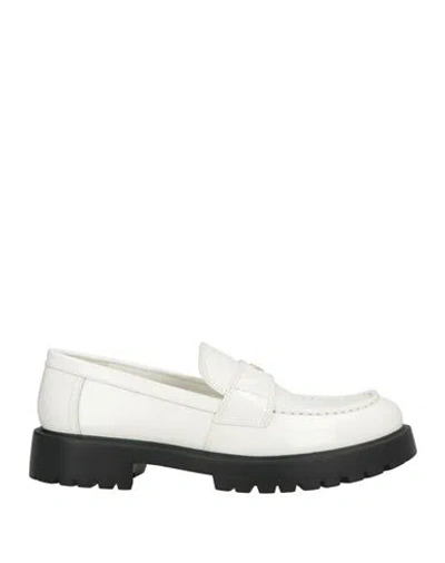 Tory Burch White Loafer With Logo Plate