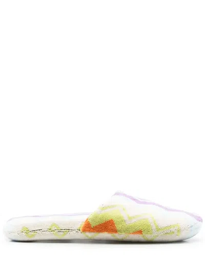 Z字形图案印花拖鞋