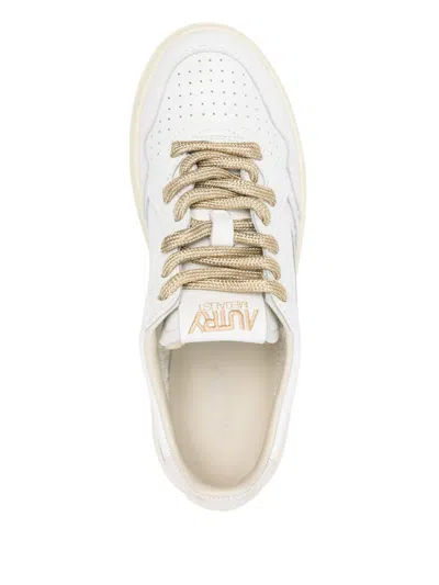 Autry Medalist Low Sneakers In White Leather And Suede Heel Tab In White