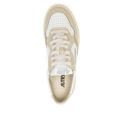 Autry Medalist Low-top Sneakers In White
