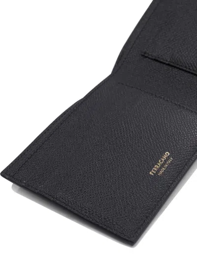 Ferragamo Men Black Hammered Calfskin Gancini Wallet In Black