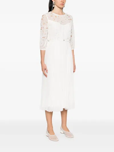 花卉刺绣百褶连衣裙