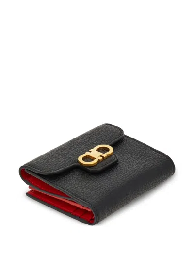 Ferragamo Gancini Grained Leather Compact Wallet In Black