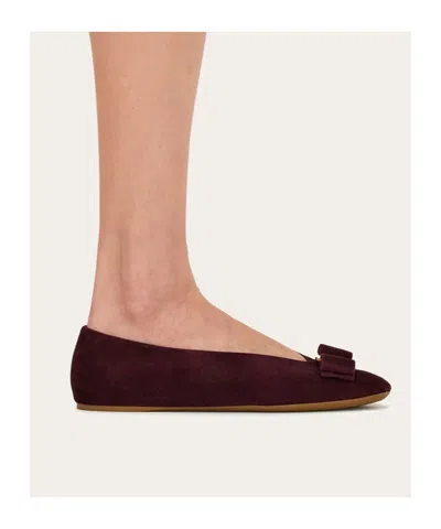 Ferragamo Bow Detail Suede Ballerinas In Burgundy