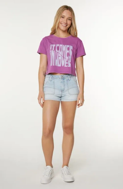 Roxy Comes In Purple