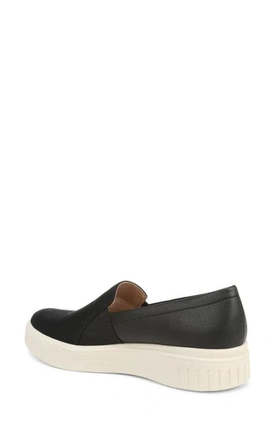 Lifestride Women's Grandeur Round Toe Slip Ons In Black