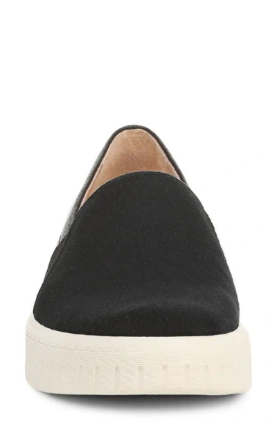 Lifestride Women's Grandeur Round Toe Slip Ons In Black