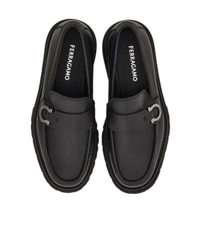 Ferragamo Mocassin Avec Ornement Gancini Noir Taille 44 In Black