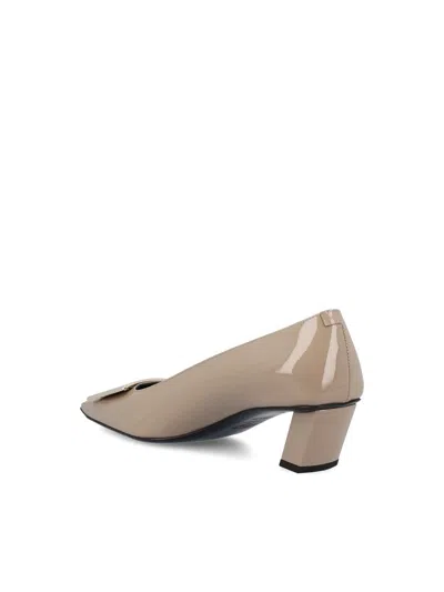 Roger Vivier Belle Vivier 45 Metal Buckle Pumps In Patent Leather In Gray