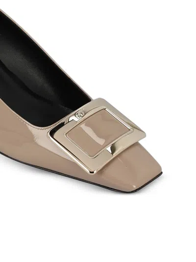 Roger Vivier Belle Vivier 45 Metal Buckle Pumps In Patent Leather In Gray