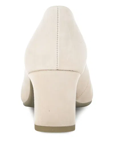 锁链镶嵌高跟鞋