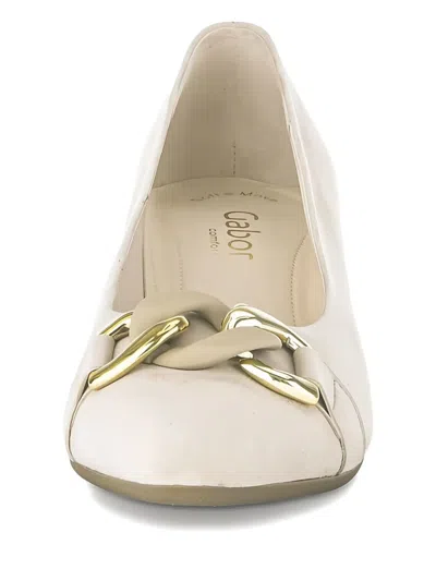 锁链镶嵌高跟鞋