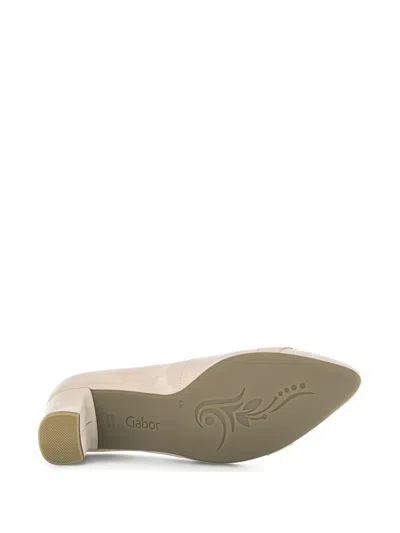 锁链镶嵌高跟鞋