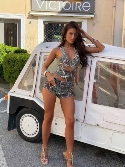 Outcast Oliviae Short Hunter