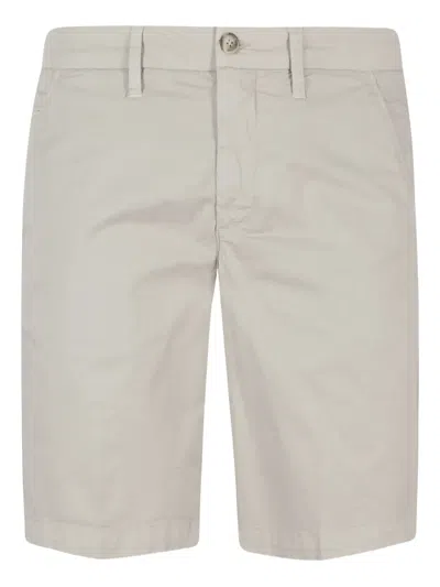 卡其短裤