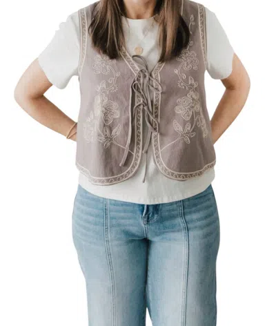 Easel Easy On Embroidered Vest In Mocha
