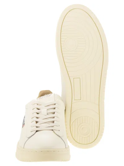 Autry Dallas Leather Sneakers In Neutral
