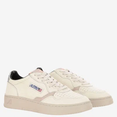 Autry Medalist Low Leather Sneakers In Neutral