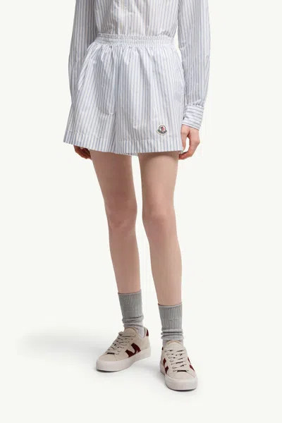 Moncler Short Rayé In Gray