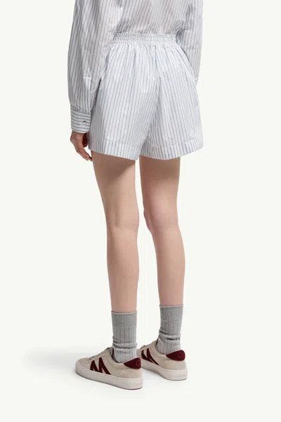 Moncler Short Rayé In Gray