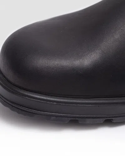 Blundstone Black Leather Boot With Contrasting Red Elastic Strap In Black