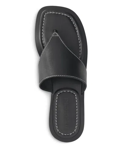 Bernardo Agora Thong Leather Sandals In Black
