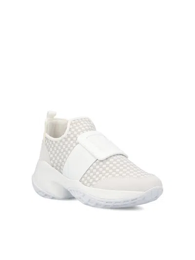 Roger Vivier Round Toe Low Cut Casual Shoes In White
