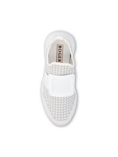 Roger Vivier Round Toe Low Cut Casual Shoes In White