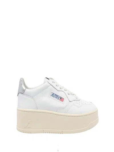 Autry Womens White Medalist Low-top Leather Trainers In White