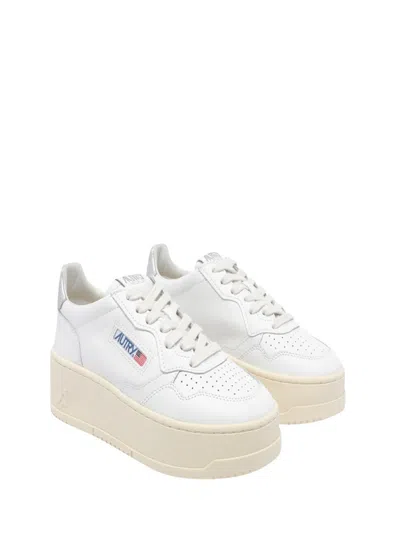 Autry Womens White Medalist Low-top Leather Trainers In White