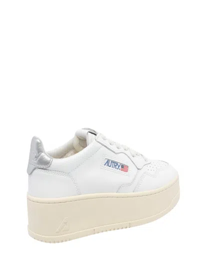 Autry Womens White Medalist Low-top Leather Trainers In White