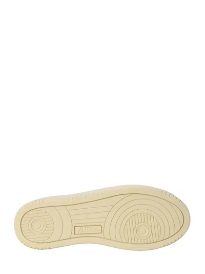Autry Low Top Medialist Platform Sneakers In White