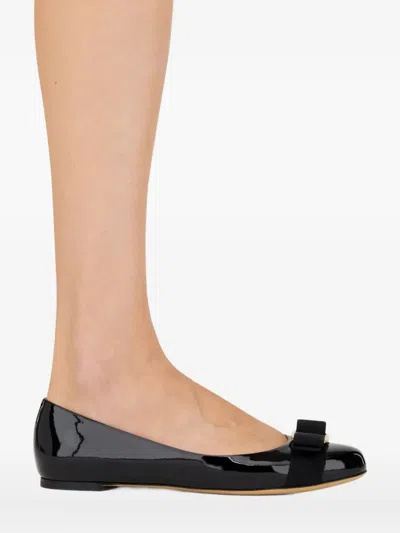 Ferragamo Varina Bow-embellished Patent-leather Ballet Flats In Black
