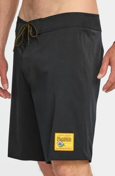 Quiksilver Men's Pacifico Straight Leg 18.5 Boardshorts In Black