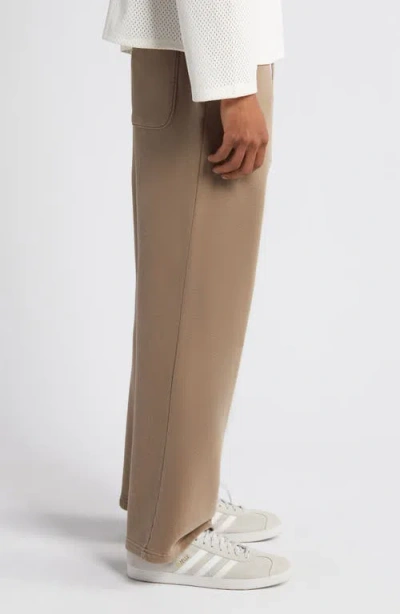 Elwood Core Cotton Straight Leg Sweatpants In Brown