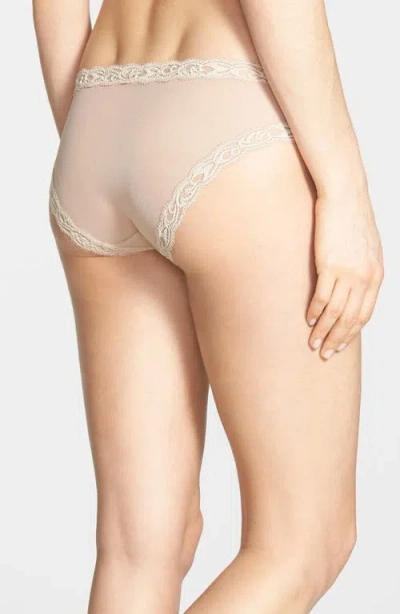Natori Feathers Hipster Briefs In White