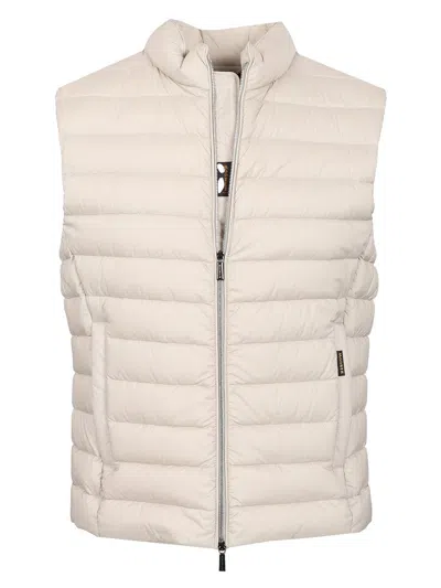 Moorer Quilted High Collar Sleeveless Jacket With Pockets In Neutral