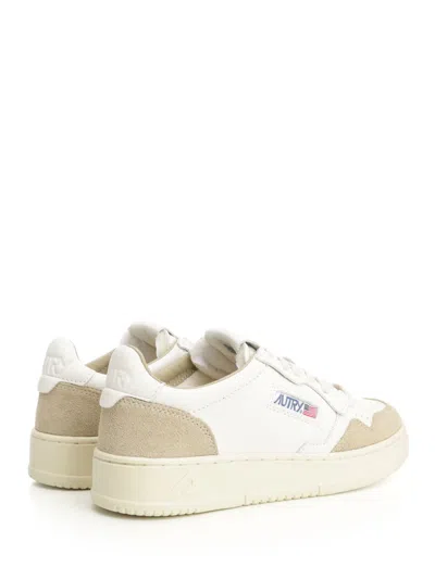Autry Medalist Low Sneakers Beige In White
