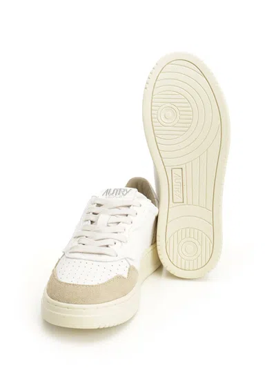 Autry Medalist Low Sneakers Beige In White
